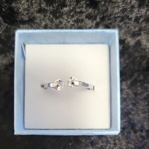 🆕️ Elegant Silvery Ziro toe Ring Size 7